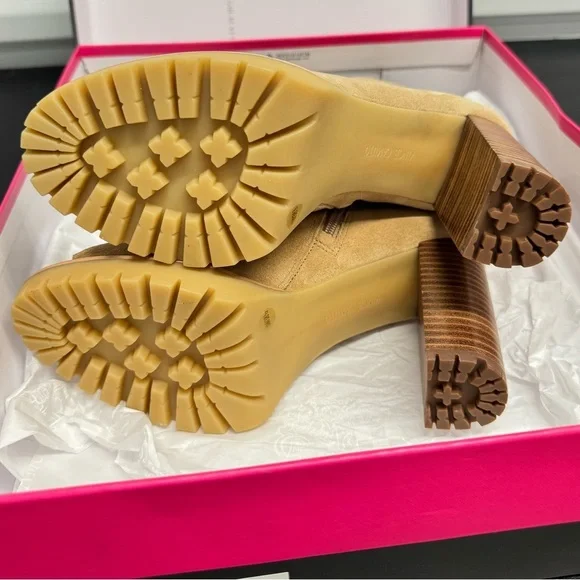 VINCE CAMUTO HEMMY BOOTIES NEW - Picture 2 of 3